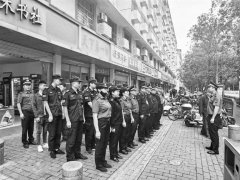 饶城开展流动摊贩整治行动